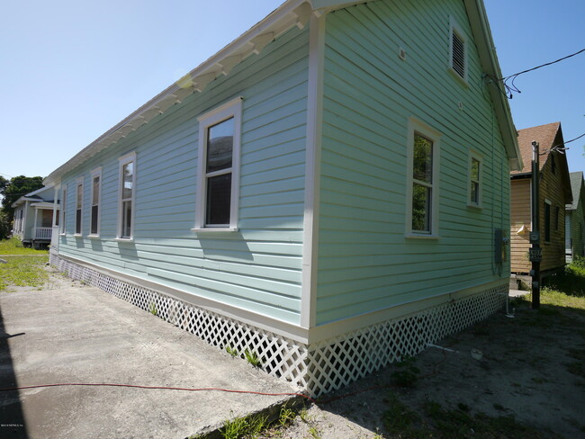 Building Photo - 1907 Redell St