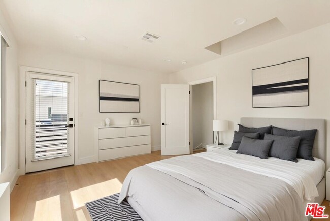 Foto del edificio - 2700 Fletcher Dr