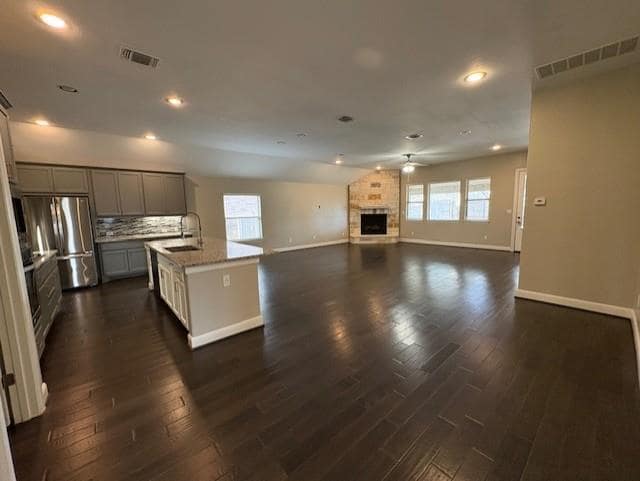 Building Photo - 404 Peakside Cir