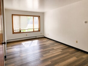 Building Photo - 604 2nd St