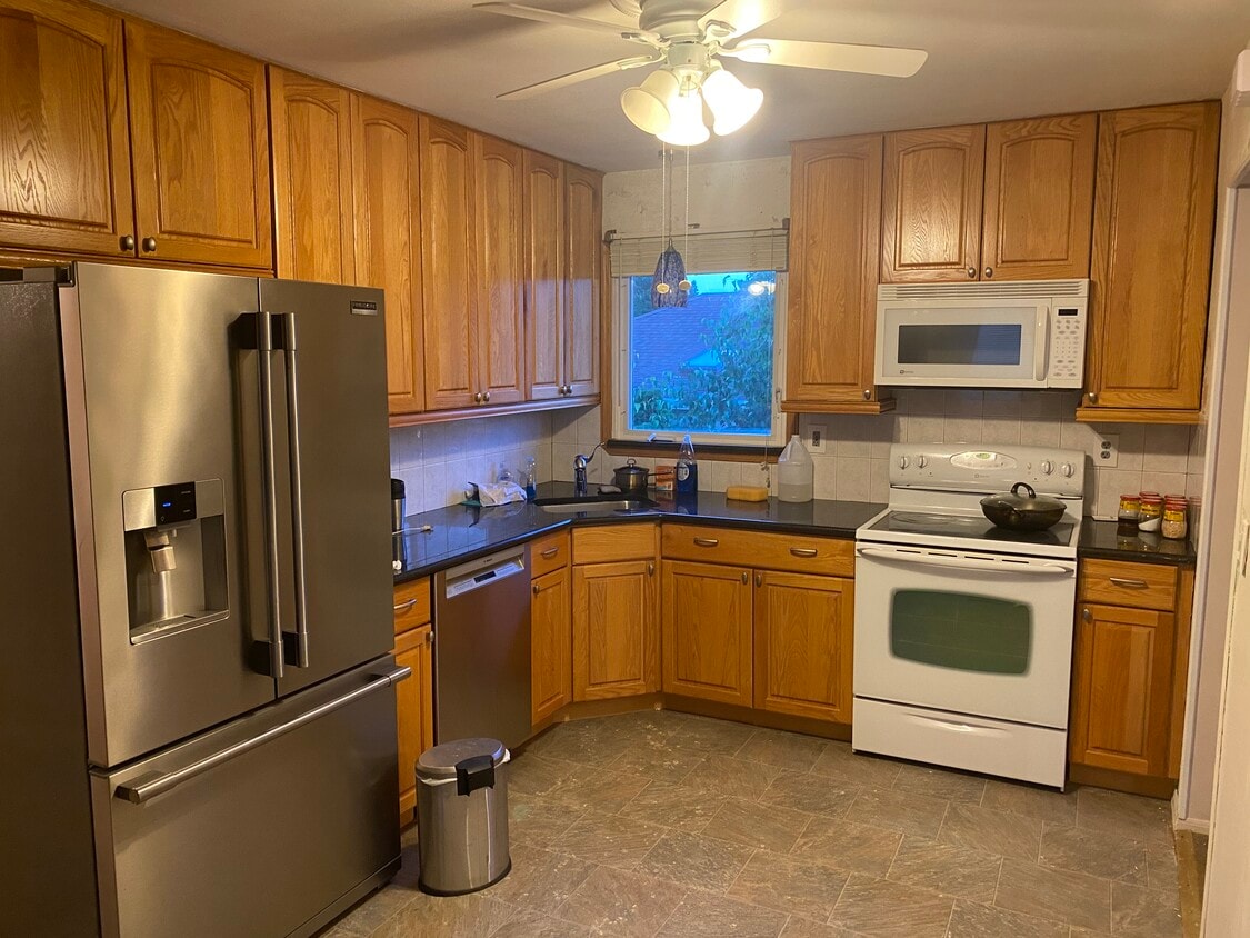 Primary Photo - 2683 Maple Ave
