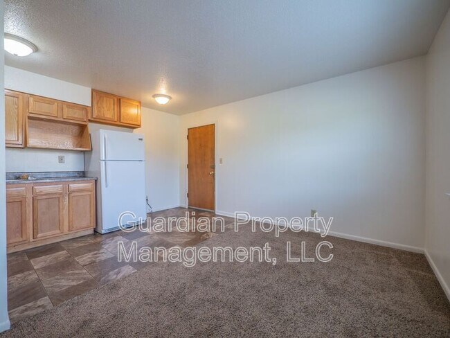 Building Photo - 1115 N College Dr