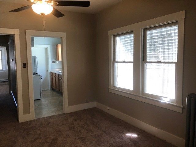 Building Photo - Large 1 Bedroom 1 Bathroom Midtown Unit