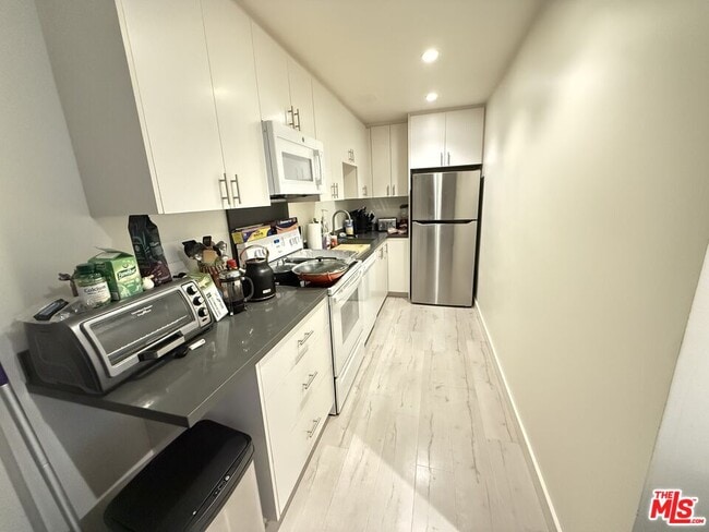 Foto del edificio - 2857 N Los Felices Rd