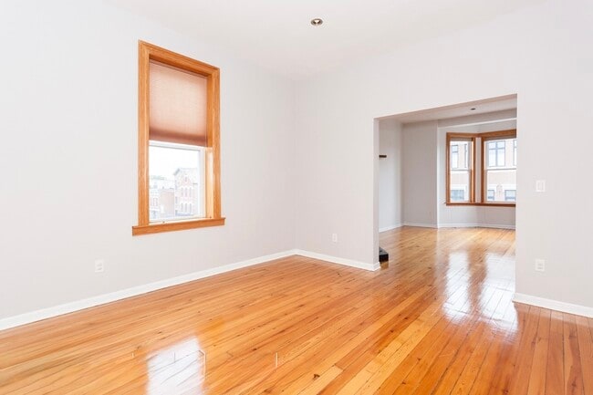 Foto del edificio - 2204 N Clybourn Ave