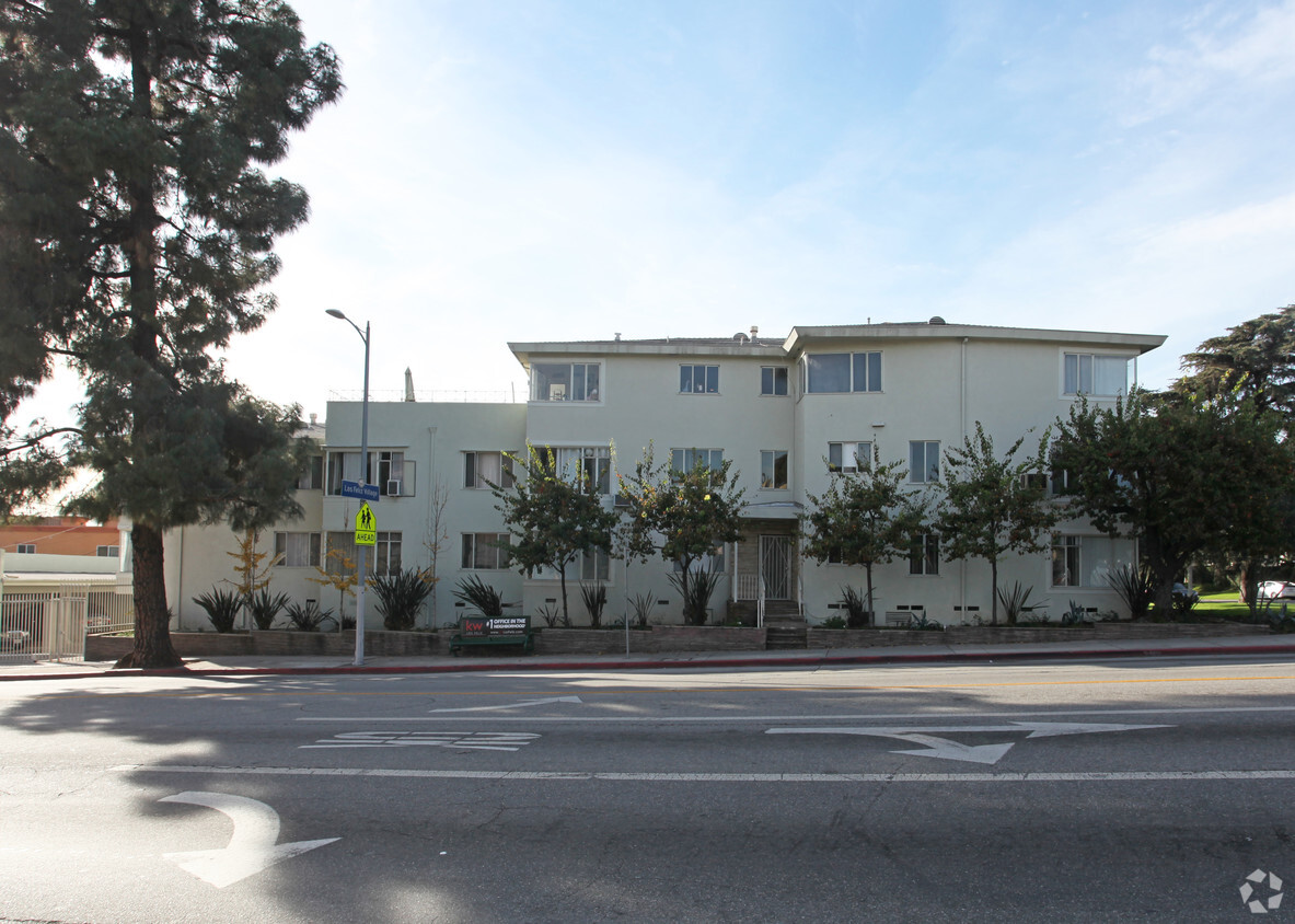 Building Photo - Los Feliz Courtyard Apartments