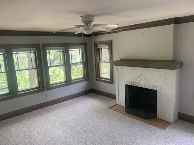 Building Photo - 209 S Highland Ave