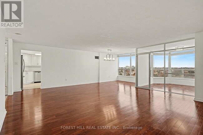 Photo du bâtiment - 7300 Yonge St