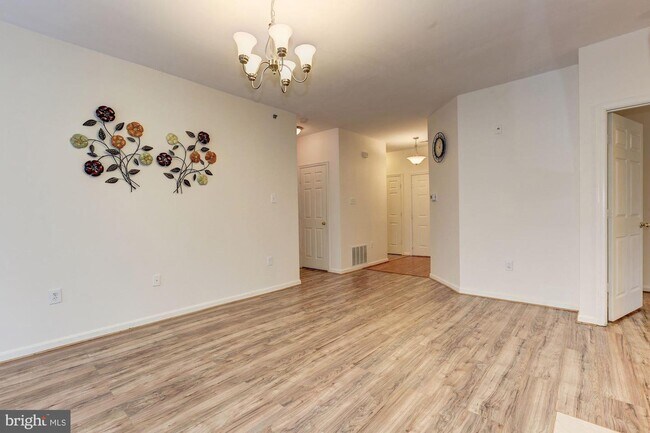 Building Photo - 106 Booth St