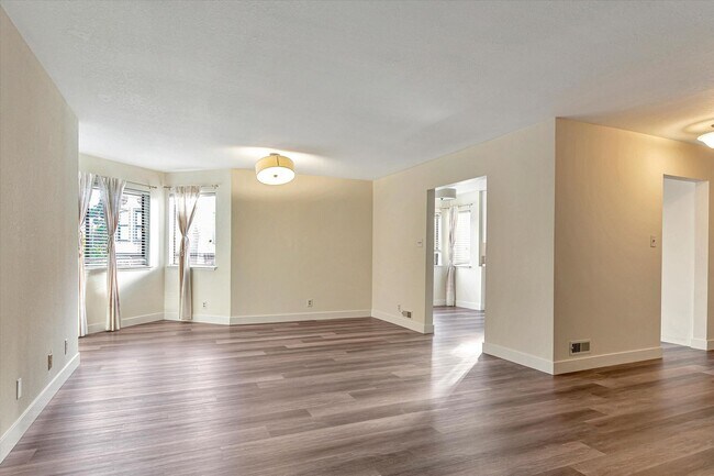 Foto del edificio - Charming Condo-Washer and Dryer in unit +P...