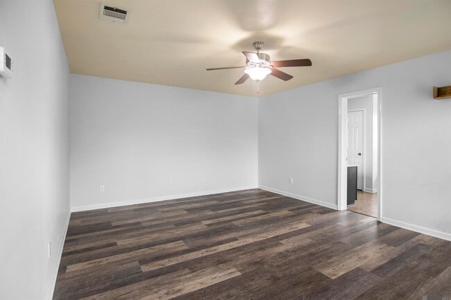 Building Photo - 40450 Hawthorne Dr