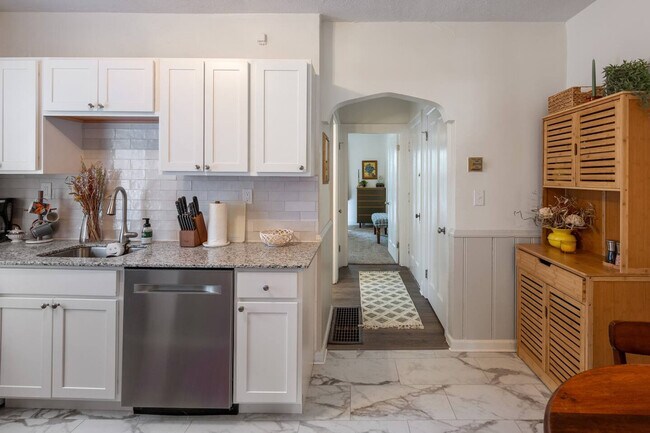 Foto del edificio - 6423 Kennedy Ave