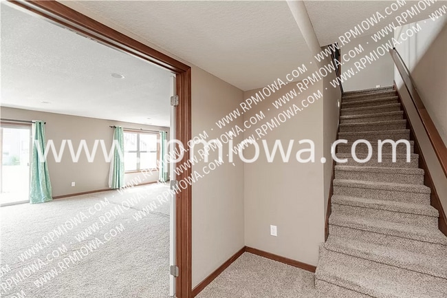 Building Photo - 1127 90th St