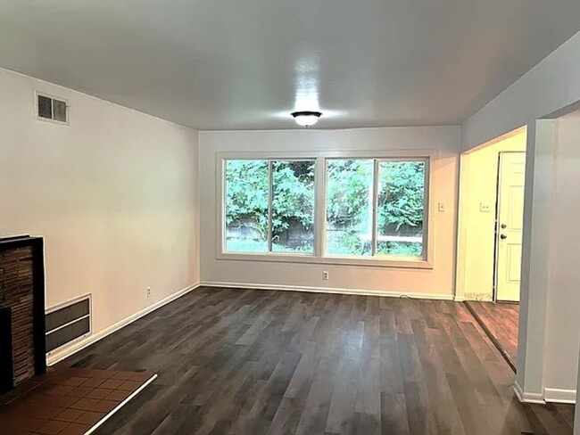 Building Photo - luxury home