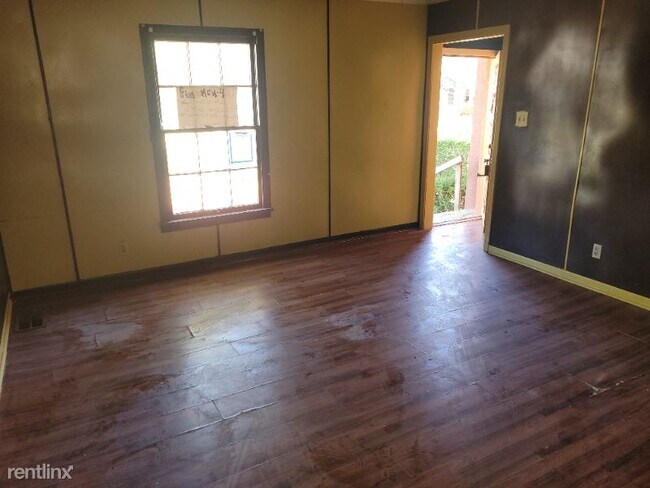 Building Photo - 3 br, 2 bath House - 643 W 75th St