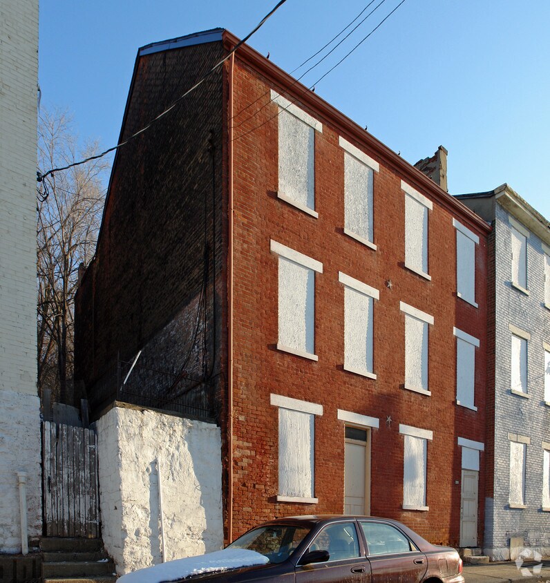 Primary Photo - 226 Mohawk St