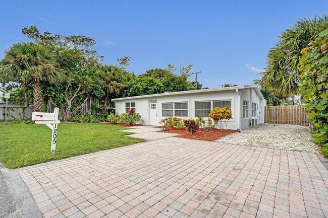 Foto del edificio - 1205 S Lake Dr