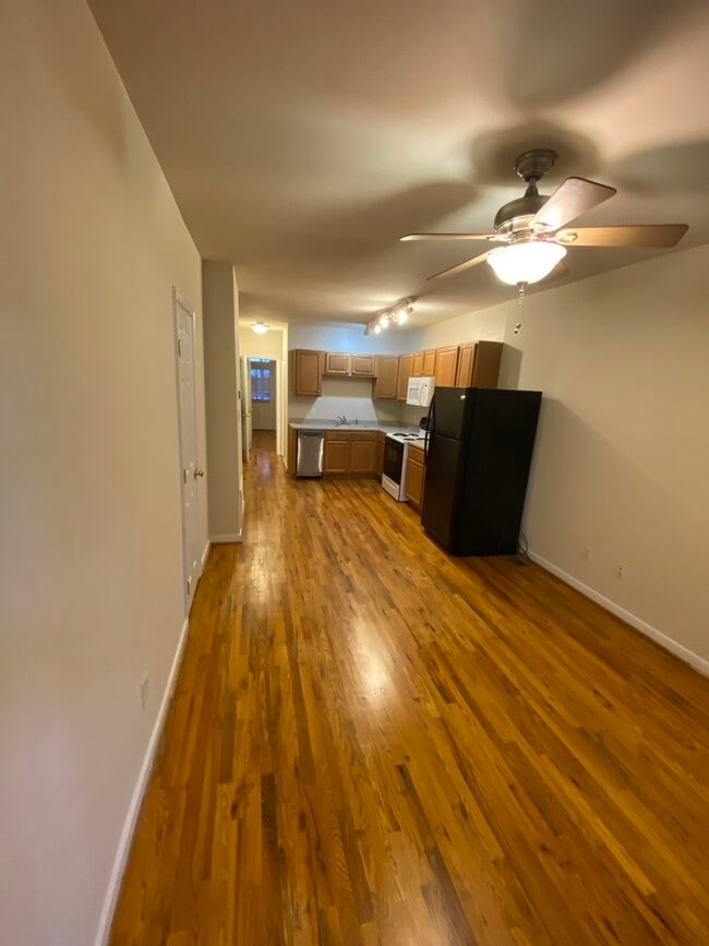 Building Photo - 3019 Ellwood Ave