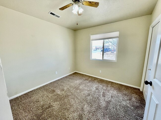 Foto del edificio - Pet-Friendly Townhome Close to Everything!