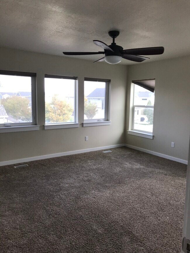 Foto del edificio - Beautiful, Spacious Home in Bluffdale!