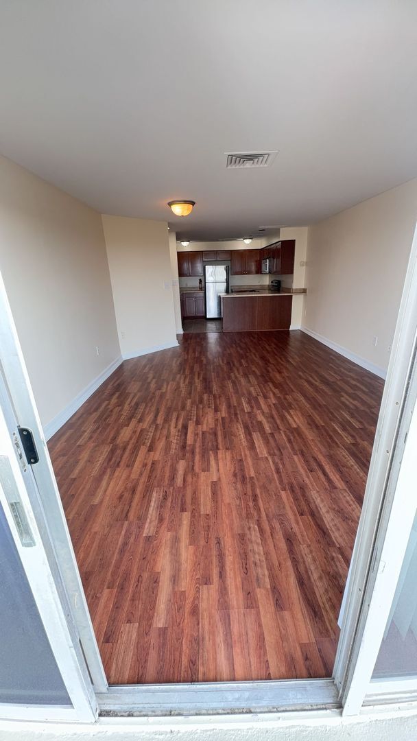 Foto del edificio - Newly Renovated Condo in the heart of Down...