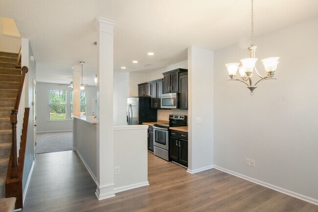 Building Photo - Cozy 2 bedroom townhome nestled in Brightl...