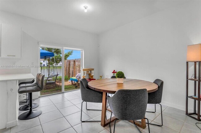 Foto del edificio - 12774 NW 22nd Pl