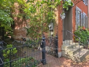 Building Photo - 136 W Pomfret St