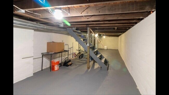 Building Photo - 492 Olpp Ave