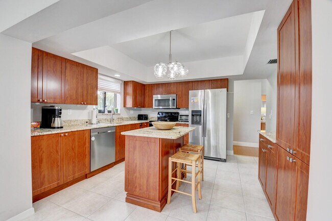 Foto del edificio - 384 SW 27th Terrace
