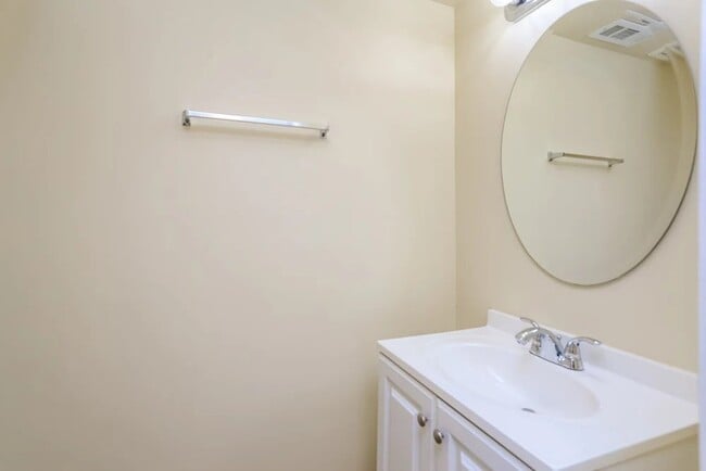 Foto del edificio - 136 Mayfield Dr