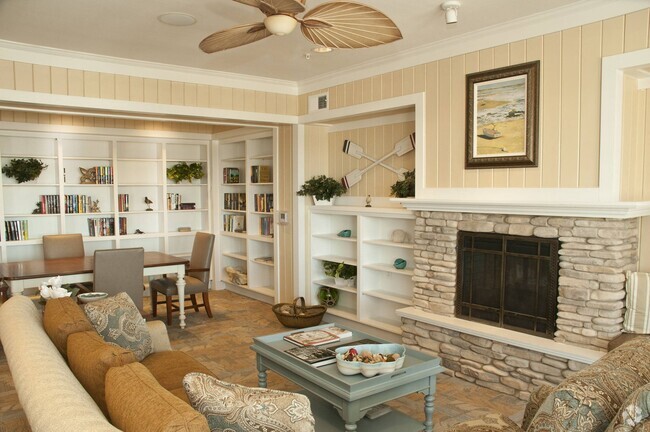 Building Photo - Belle at Bay Colony 55+ Apartments