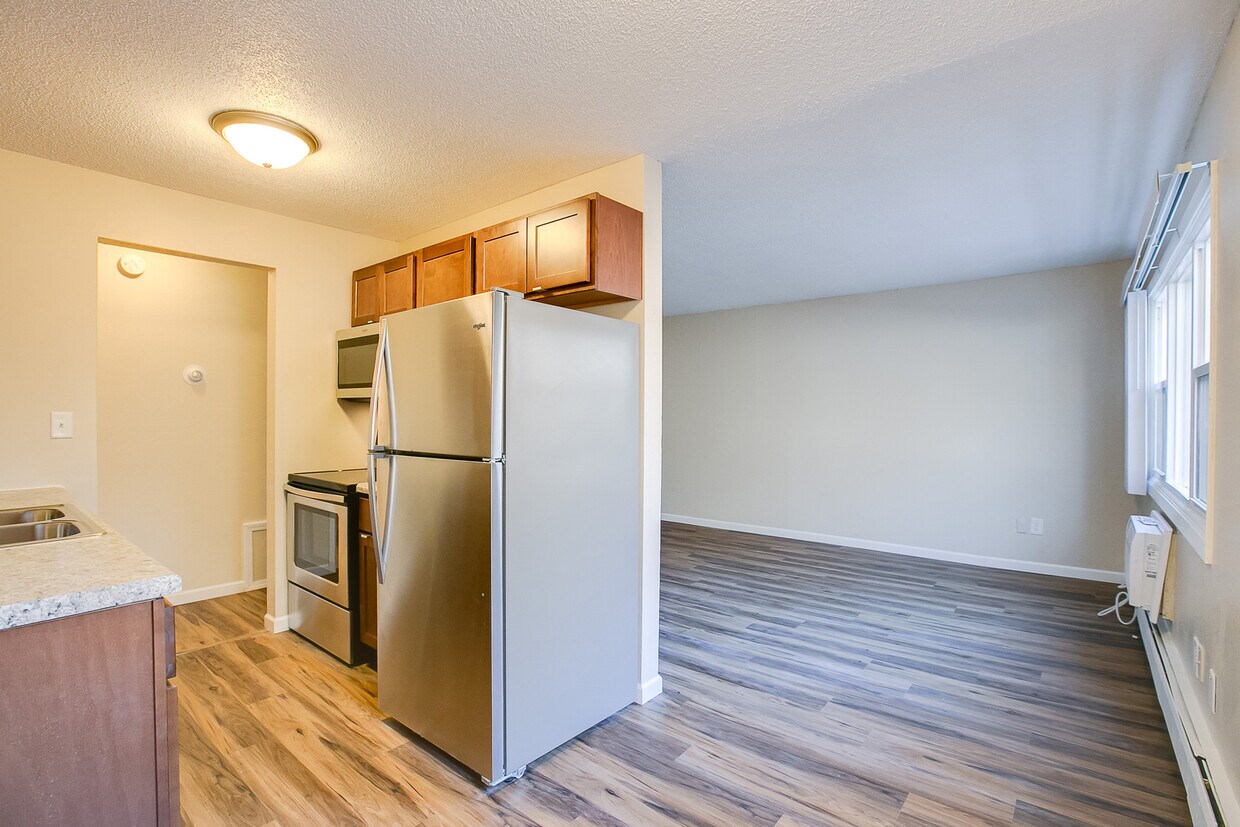 Primary Photo - 1337 Arkwright St N