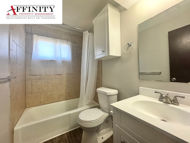 Building Photo - 4208-4214-4214 NW 57th Terrace