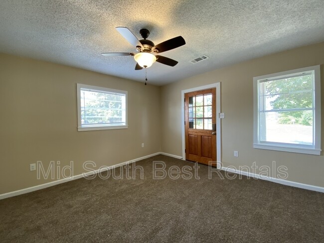 Building Photo - 1300 N Olive St