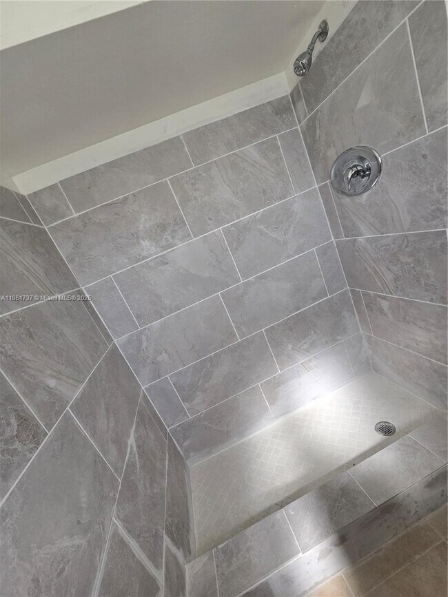 Foto del edificio - 724 SW 7th Terrace