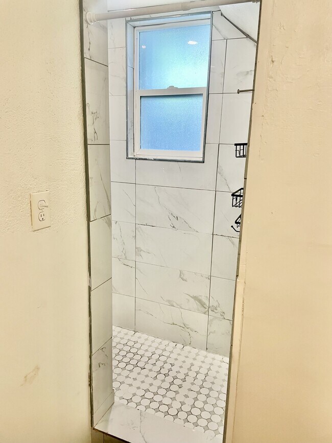 Foto del edificio - 547 Gayley Ave