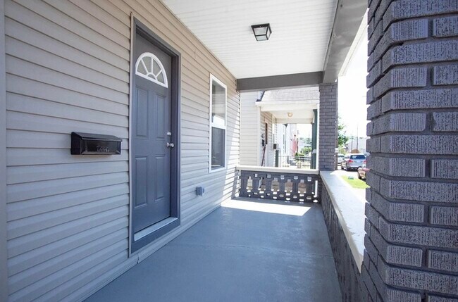 Building Photo - Remodeled Single-Family Home