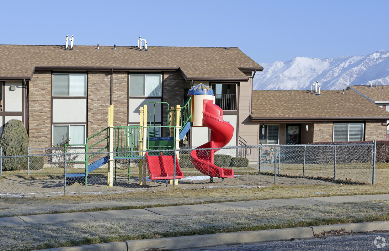 Building Photo - Countryside Apartments