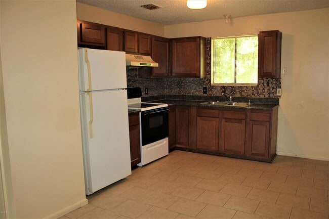 Building Photo - 5147 Westchase Ct