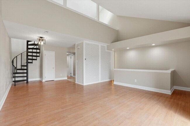 Foto del edificio - 7750 Rockwell Ave