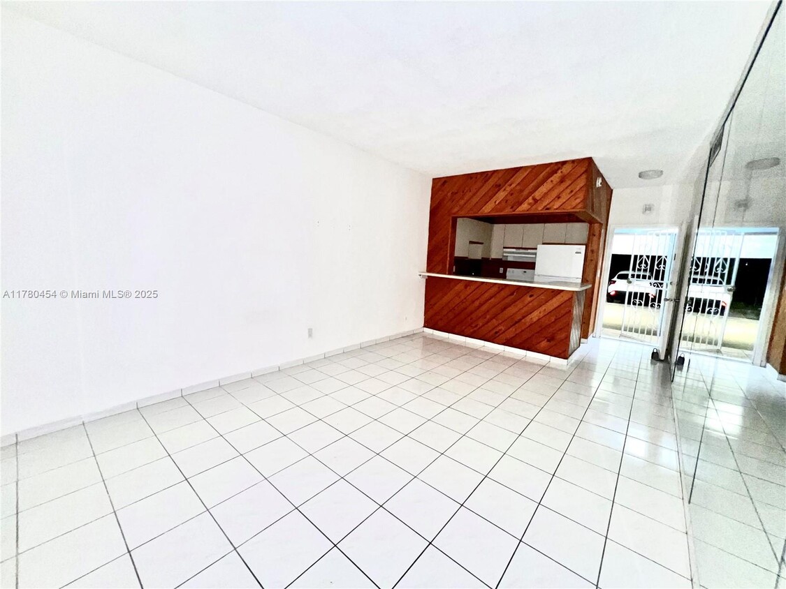 Primary Photo - 4370 NW 11th St