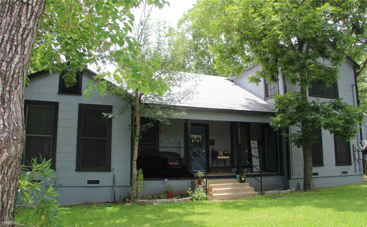 1305 E 25th St, Bryan, TX 77803 Townhome Rentals in Bryan TX