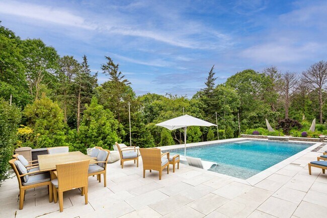 Foto del edificio - 565 Montauk Hwy