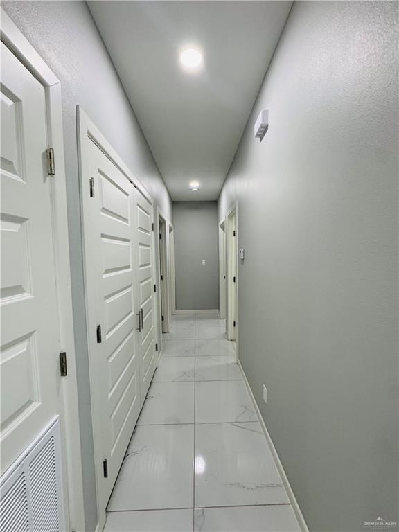 Foto del edificio - 1200 Country Club Drive
