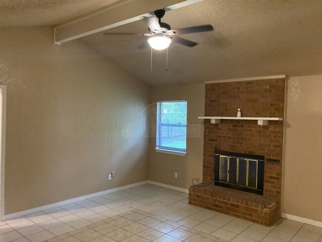 Foto del edificio - 1805 Galaxy Dr