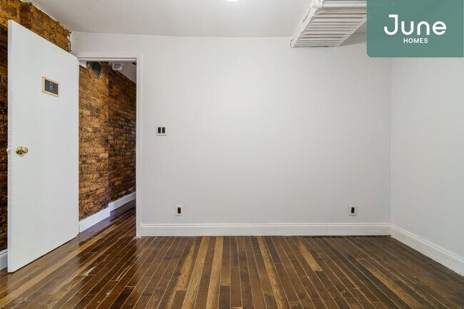 Building Photo - Full room in 5-bed/1.5-bath Home