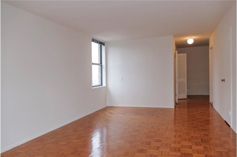 Building Photo - 211 W 56th St