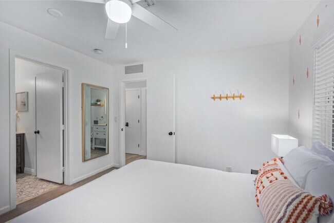 Building Photo - 7312 E Villa Way