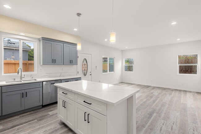 Building Photo - Brand-New Construction! Stunning 3 Bed, 2 ...